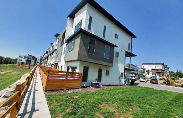 463 W 2200 N Gallery 2