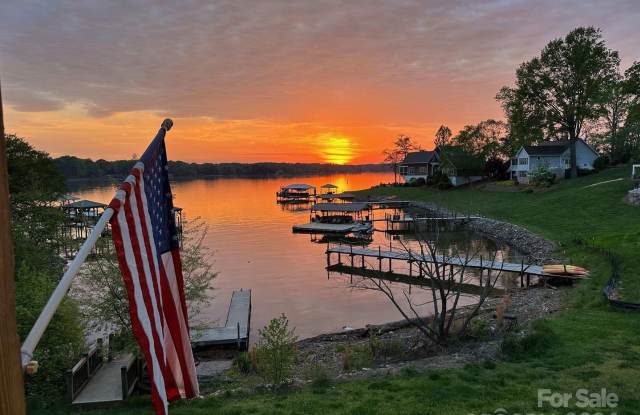 Lovely waterfront home with pier for rent Gallery 3