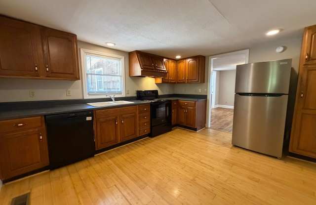 Charming 3-Bedroom, 2-Bath House with Detached Garage on west side of Athens, GA Gallery 3