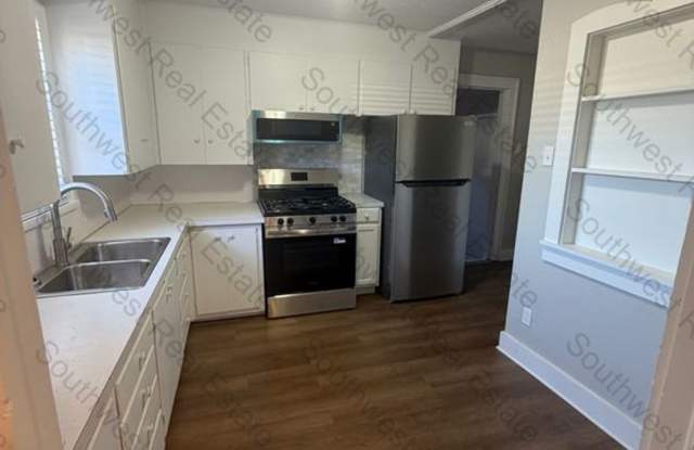 Charming historic 2 bedroom 1 bathroom house Gallery 3