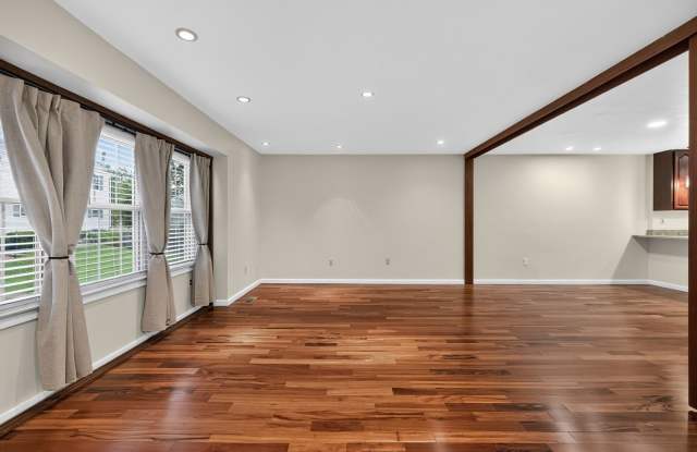 Charming 3BR Townhome in Upper Marlboro Gallery 4