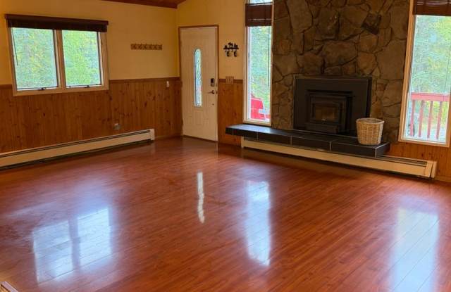 South Anchorage 3 Bedroom/1.75 Bath Home with Sun Room! Gallery 3