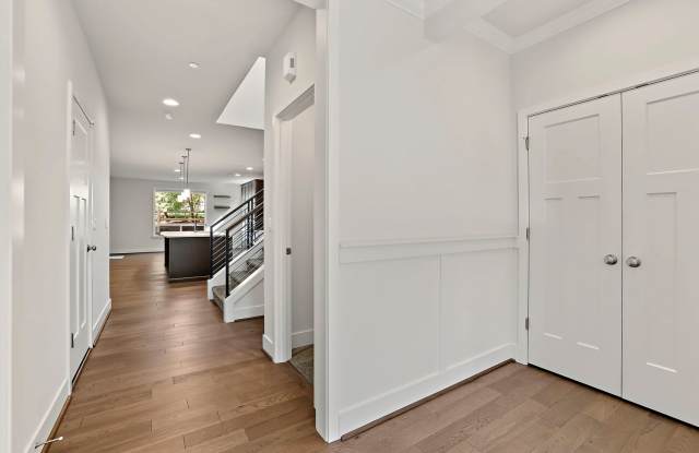 4-Bed, 2.5-Bath Beautiful Home in Shoreline — 2-Car Garage w/ EV Charging, A/C, Top-Rated Schools, Nearby Walking Trails Gallery 3