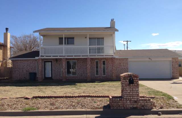 513 Corrales Rd - 513 Corrales Road, Clovis, NM 88101