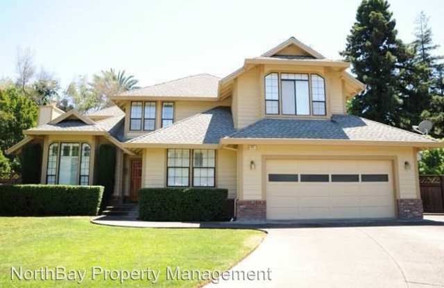 401 Fairway Ct - 401 Fairway Court, Healdsburg, CA 95448