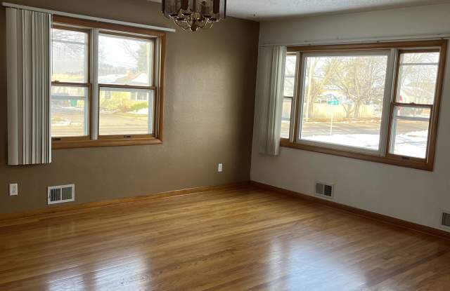 402 South 18th Street - 402 South 18th Street, Bismarck, ND 58504