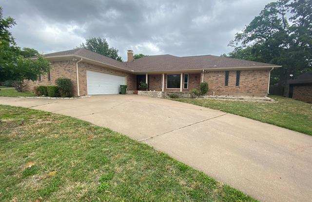 1805 Wagon Wheel Trail - 1805 Wagonwheel Trail, Pantego, TX 76013