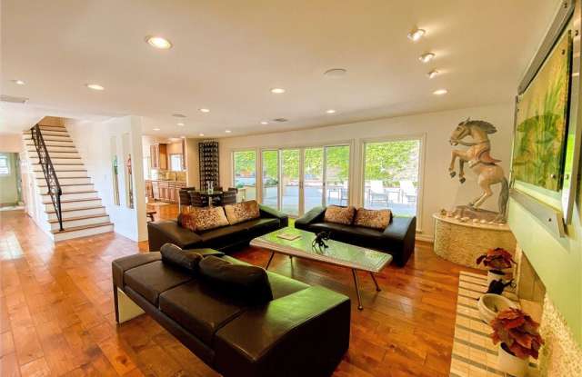 7736 Skyhill Drive Gallery 3