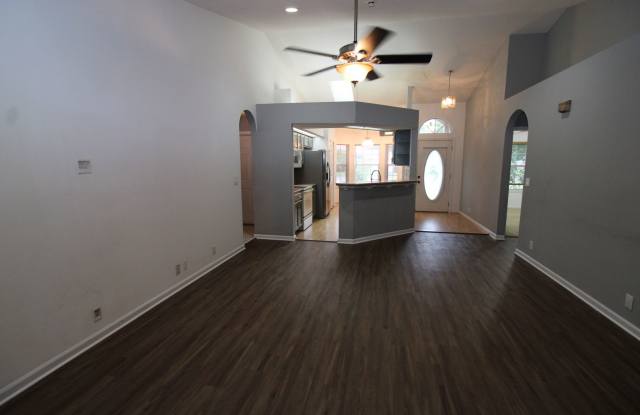 3BR/2BA Home For Immediate Lease Gallery 4