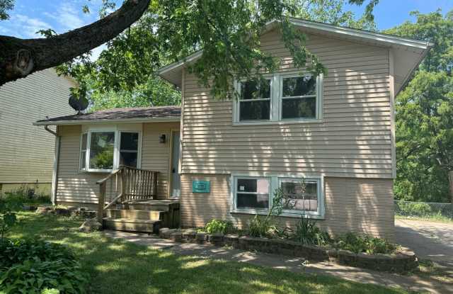 Spacious 3-Bedroom in Milan with 2-Car Garage! photos photos