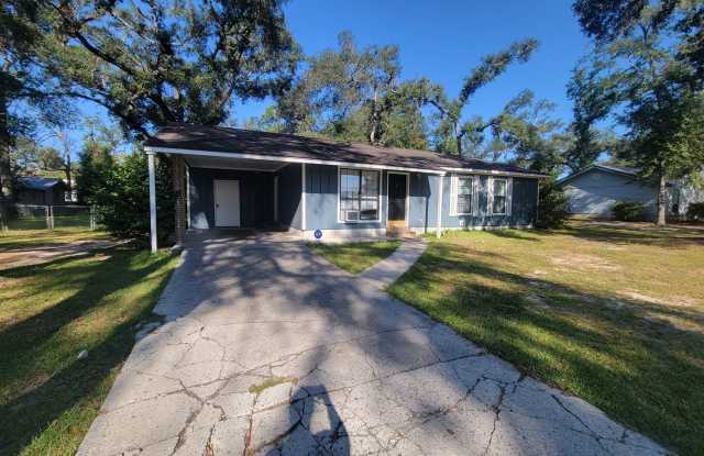 Home conveniently located - 3906 Danube Circle, Lowndes County, GA 31605