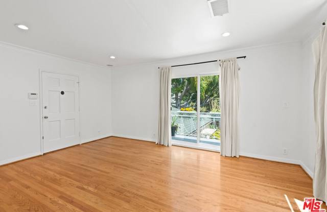 8952 Burton Way Gallery 4