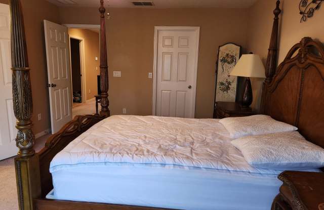 3 Bedroom Townhome in Sanford Gallery 3