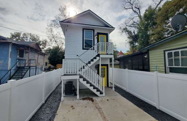 1011 Waldburg Cottage - 1011 East Waldburg Street, Savannah, GA 31401