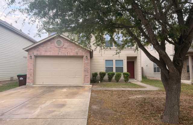 Lovely 3 Bedroom 2.5 Bath with easy access to shopping, schools, I‑1604, I‑410, Hwy 151, SeaWorld, and Lackland AFB. photos photos