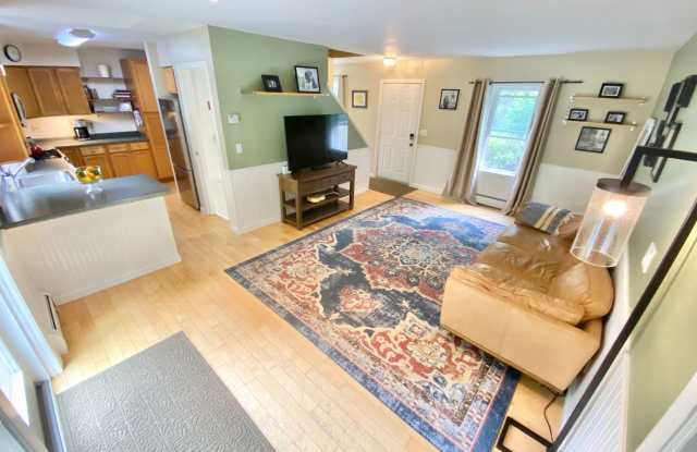 3 Bedroom Home Colchester Available 8/15th! photos photos