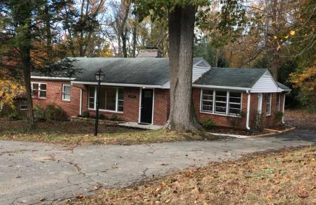 3528 Woodburn Rd - 3528 Woodburn Road, Woodburn, VA 22003