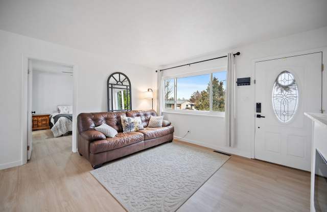 Fully Remodeled 4-Bedroom Home in Old Colorado City Gallery 4