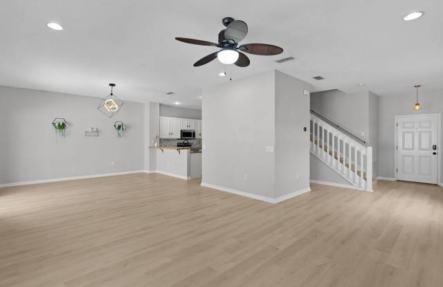Spacious 4-Bedroom Home for Rent in Oxford, FL! Gallery 3
