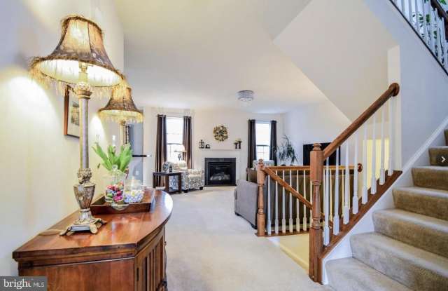 3321 EAGLE RIDGE Drive Gallery 3