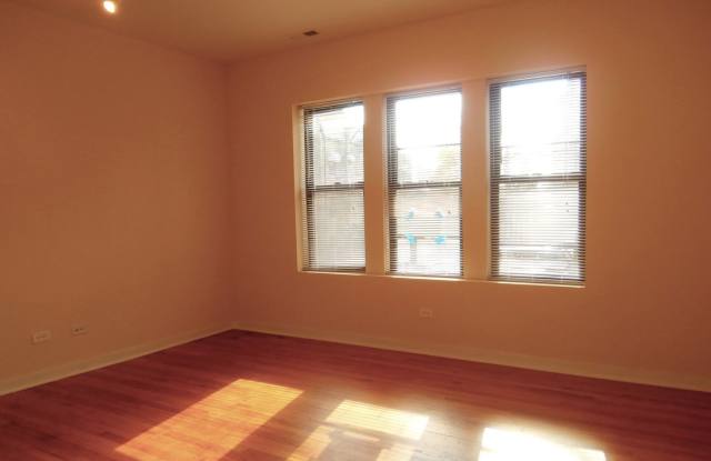 2450 W Albion Ave photos photos