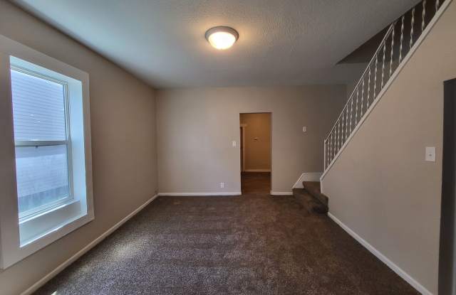 Affordable 3 Bedroom, 1 Bathroom Duplex with quick access to I-235 & downtown! Gallery 4