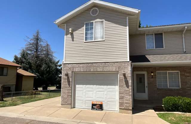 3 bdrm 2 1/2 bath Townhome photos photos