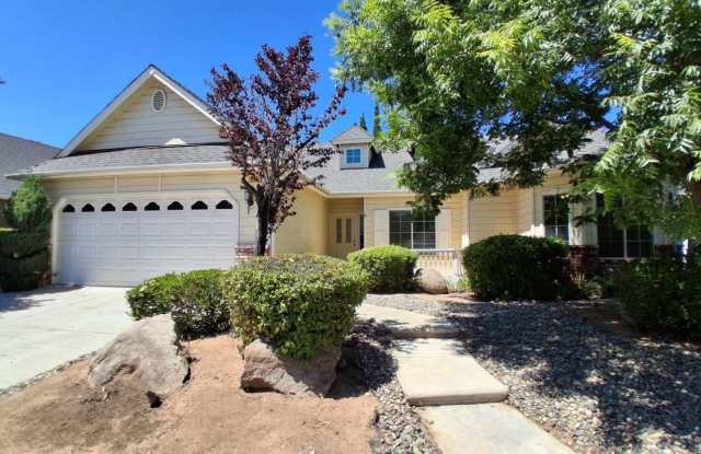 Desirable Clovis Single-Level Home: 3-bedroom, 2-bathroom photos photos