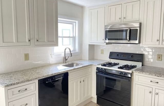 18 Walcott St - 18 Walcott Street, Hopkinton, MA 01748