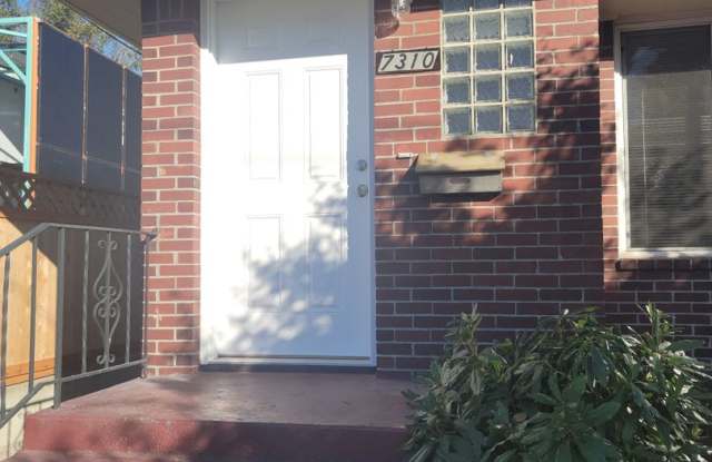 Loyal Heights/Ballard great fully remodeled 2-story 3 bed/2 bath townhome/duplex for $3200!! photos photos