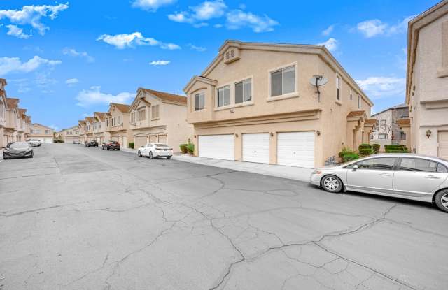 Charming 2 bedroom 2 bathroom townhome Gallery 3