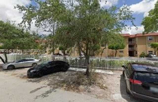 4655 Palm Ave - 4655 West Palm Court, Hialeah, FL 33012