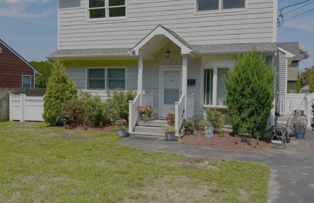 678  A Montauk Highway photos photos