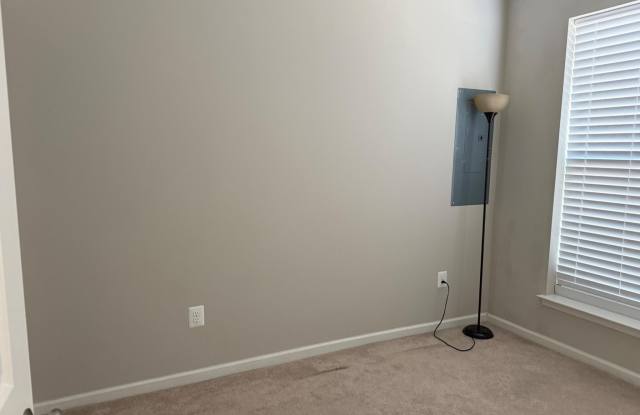 310 WHITE OAK Way Gallery 4