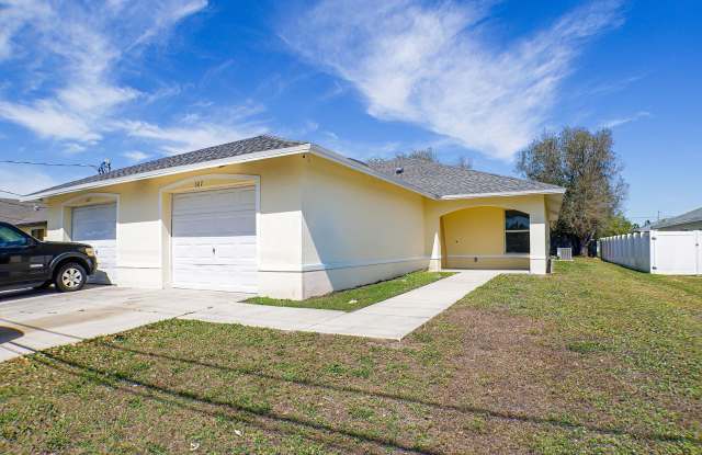 Updated Duplex Two beds+den, two baths in Cape coral photos photos