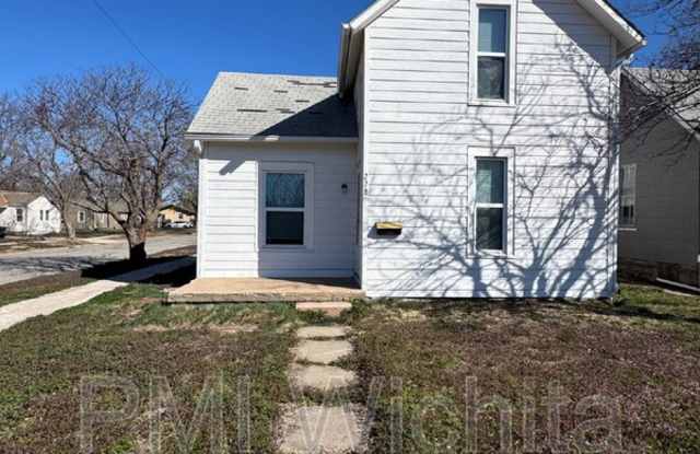 228 SW 3rd St - 228 Southwest 3rd Street, Newton, KS 67114