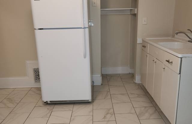 715 4th St NW #2 Gallery 3
