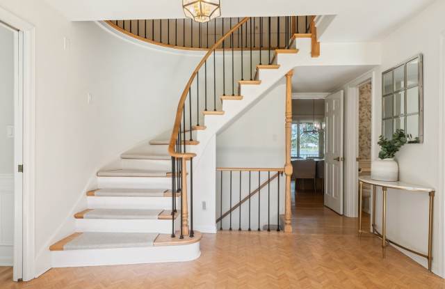 1380 Lake Shore Drive Gallery 2