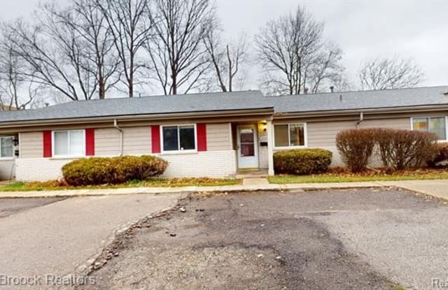 26476 FRANKLIN POINTE Drive - 26476 Franklin Pointe Drive, Southfield, MI 48034
