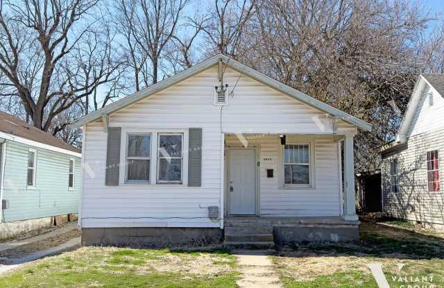 Welcoming 2-Bedroom, 1-Bathroom Home in Woodland Heights Neighborhood - 2033 North Boonville Avenue, Springfield, MO 65803 Welcoming 2-Bedroom, 1-Bathroom Home in Woodland Heights Neighborhood - 2033 North Boonville Avenue, Springfield, MO 65803