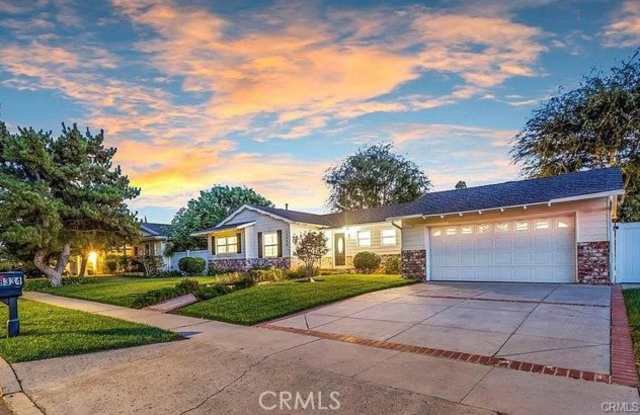 18334 Los Alimos Street Gallery 1