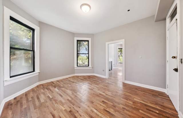 3322 W Congress Parkway Gallery 3