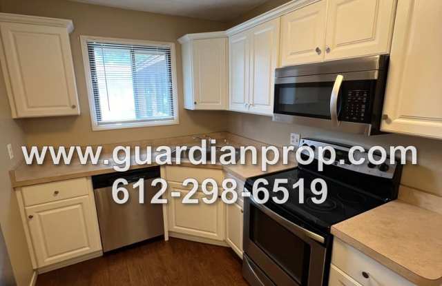 Coon Rapids Townhome Available Now, Open Floor Plan, Stainless Appliances, Attached Garage Gallery 4