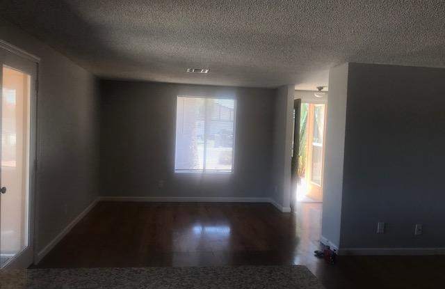 1608 W LOS ARBOLES Place Gallery 4