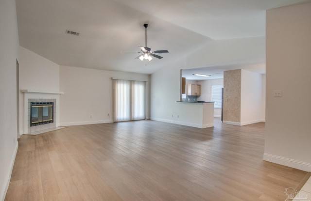 4631 Northpointe Cir Gallery 4