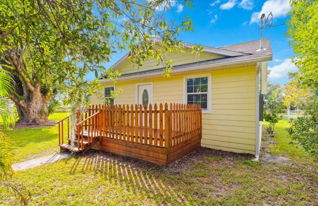 5903 W US HIGHWAY 92 - 5903 U.S. 92, Hillsborough County, FL 33527