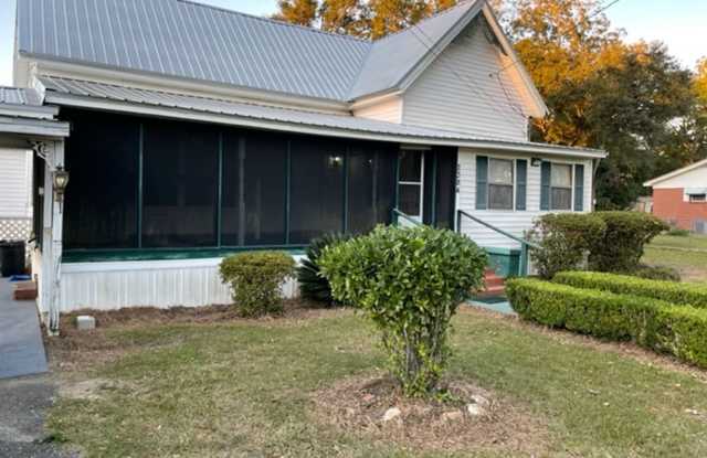 Lovely Home near Dothan and Marianna - 2384 Florida 2, Campbellton, FL 32426