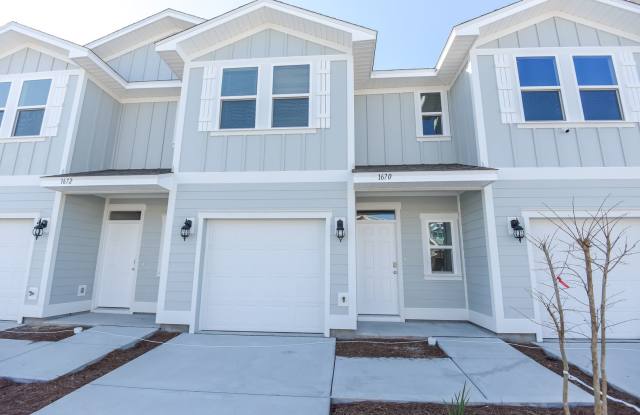 3 bed 2.5 Townhouse - 1670 Caleigh Court, Lynn Haven, FL 32444 3 bed 2.5 Townhouse - 1670 Caleigh Court, Lynn Haven, FL 32444