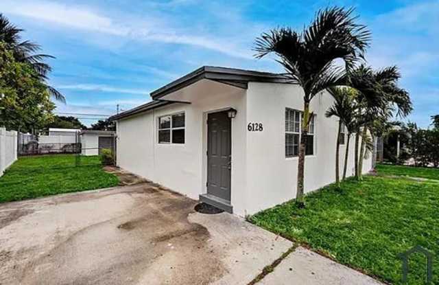 Charming 4-Bedroom Home in Margate, FL – Security Deposit Special: Only $1,500 with Approved Credit! photos photos