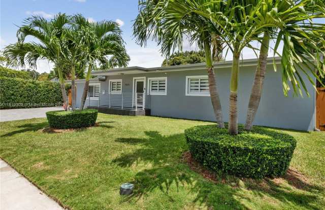 4655 SW 14th St photos photos